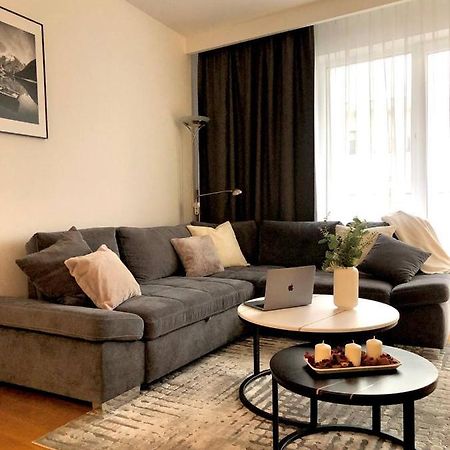 Apartaments Airport Okecie Premium Варшава Экстерьер фото