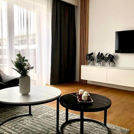 Apartaments Airport Okecie Premium Варшава Экстерьер фото