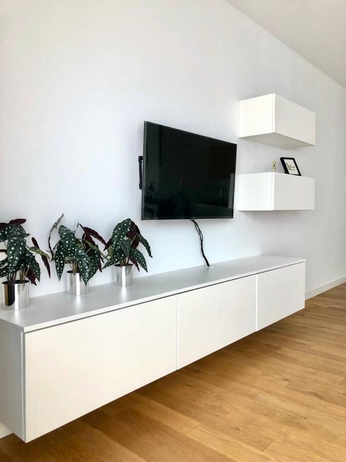 Apartaments Airport Okecie Premium Варшава Экстерьер фото